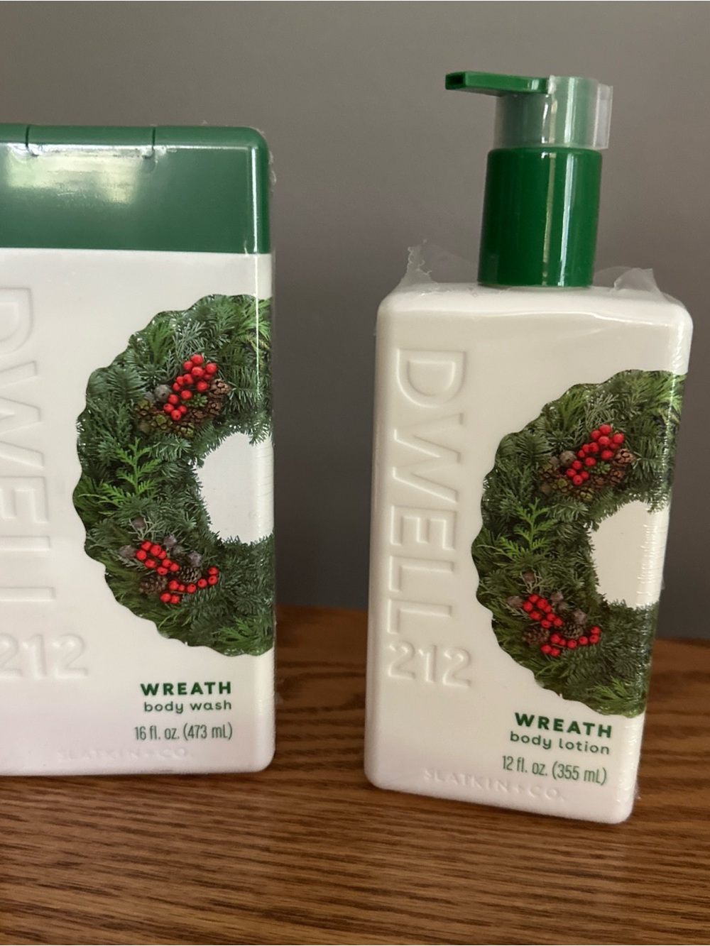 Dwell 212  Wreath Body Wash — Slatkin brand - read details